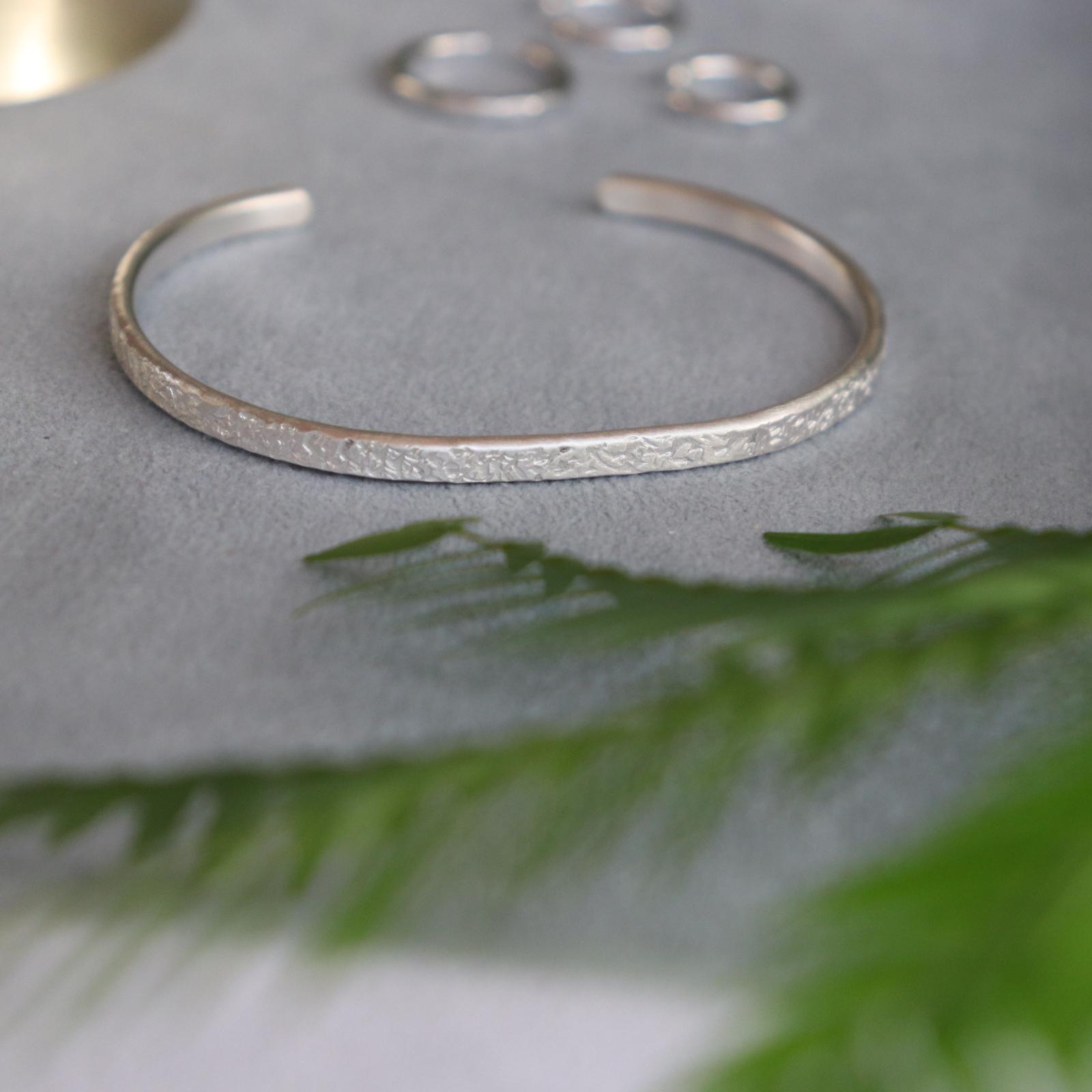 【shirabeしらべ3×さざれ仕上げ.0】silver950 幅約3.5㎜×厚約1.8㎜ バングル/受注制作 | 7枚目